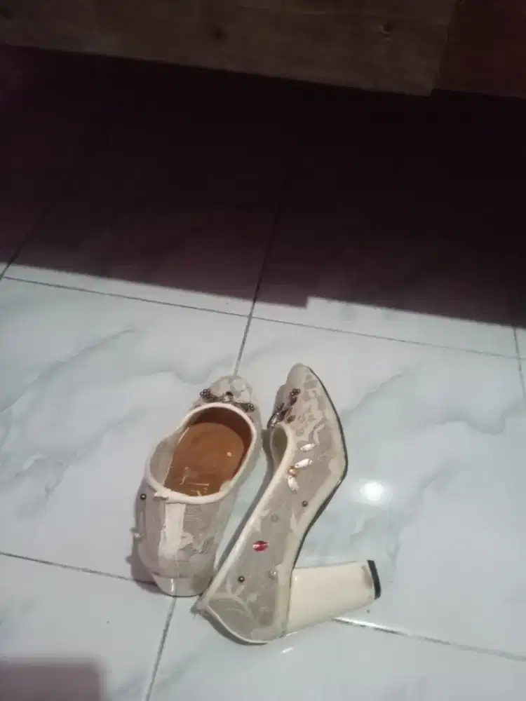 Sepatu heeles Elizabeth