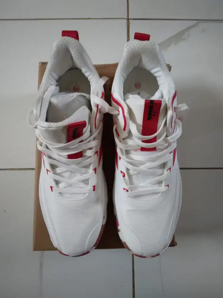 Di jual sepatu Sport merk : DIADORA UK : 46
