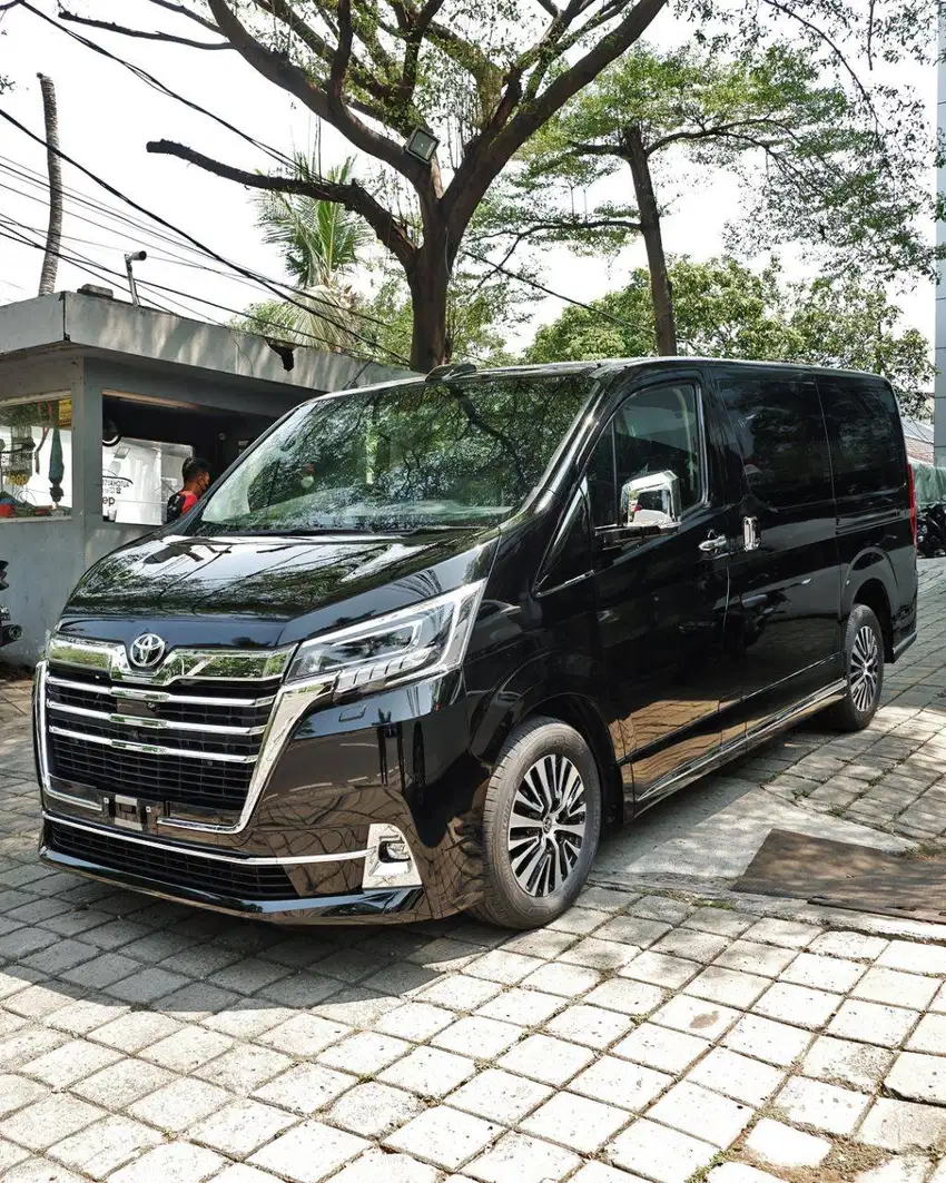 grand ace toyot hiece LUXURY  a/t 2,8cc disel 8 seat hitam dalam hitam