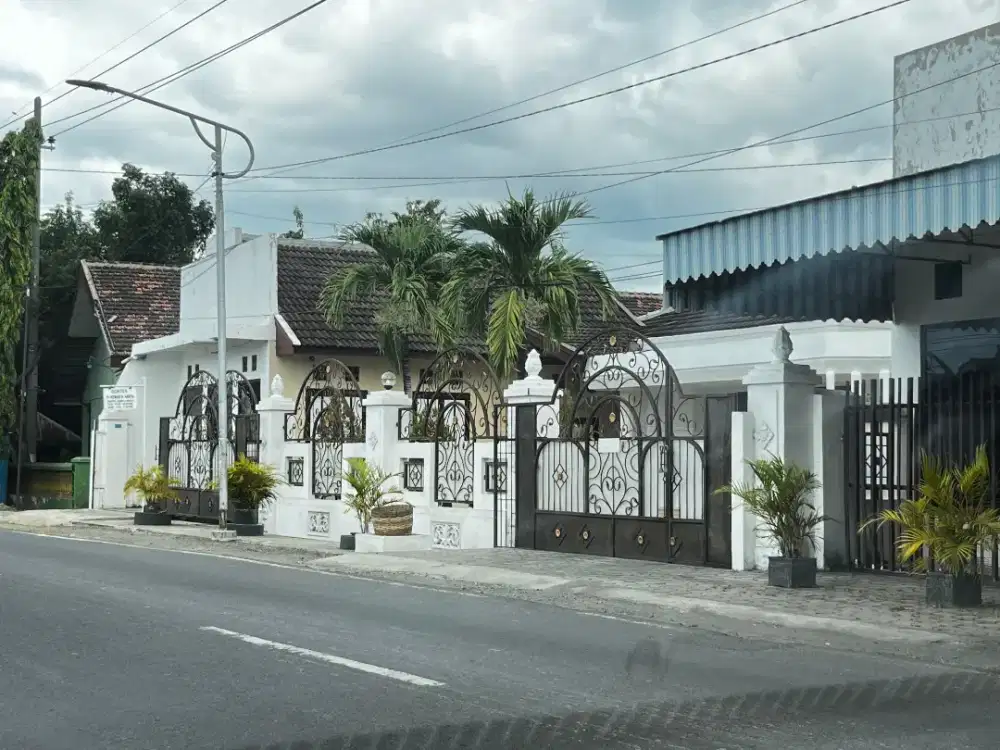 DIJUAL RUMAH 2 BANGUNAN RUMAH DAN 2 TOKO