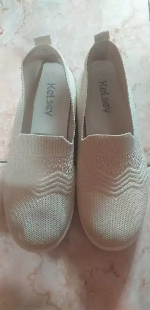 Sepatu wanita (sepatu santai)