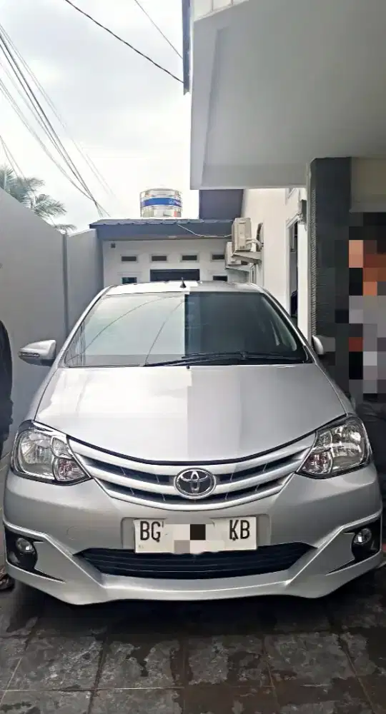 Mobil Toyota Etios Valco 2013 Manual Like new