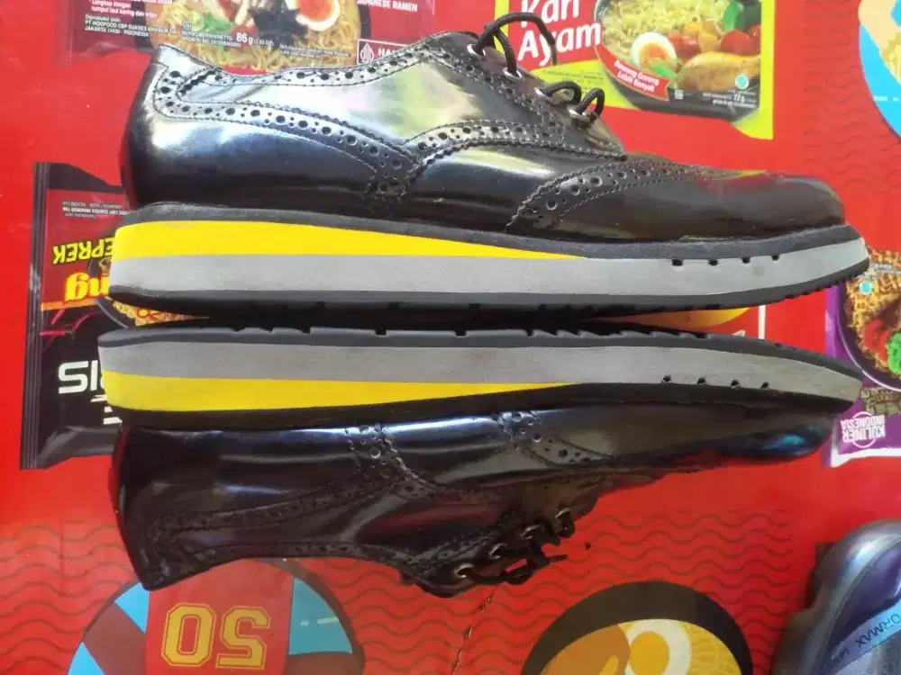 Sepatu Prada Select Thrift Size 42 / 26,5 cm