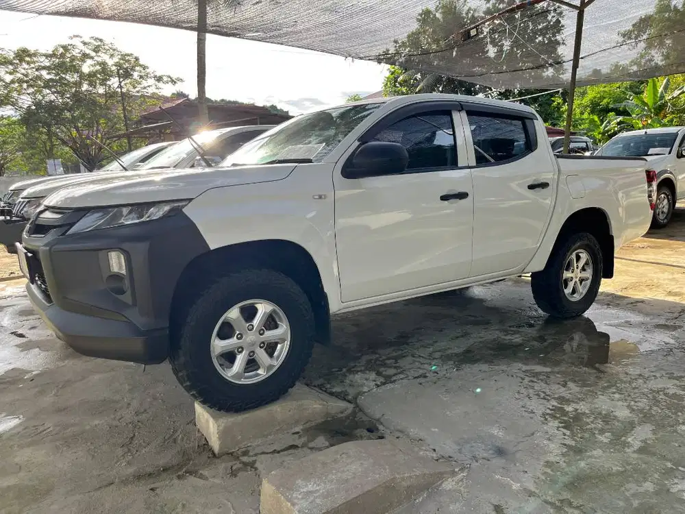 - Mitsubishi Triton Putih GLS