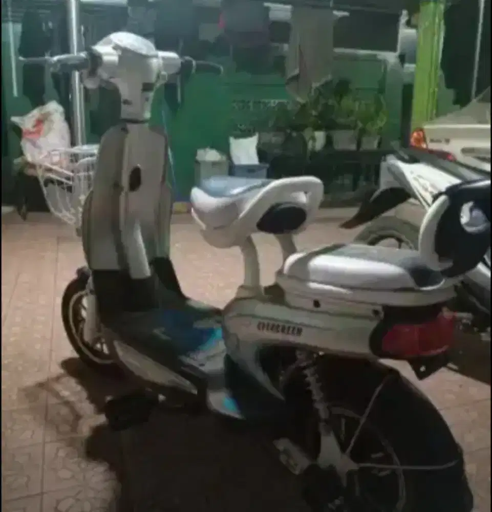 Sepeda listrik merk evergreen dari baru tidak dipakai barang mulus