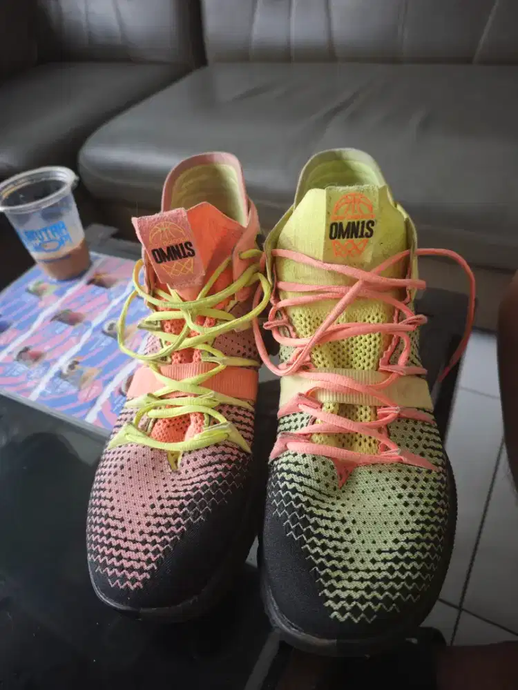 Sepatu Basket New balance omn1s