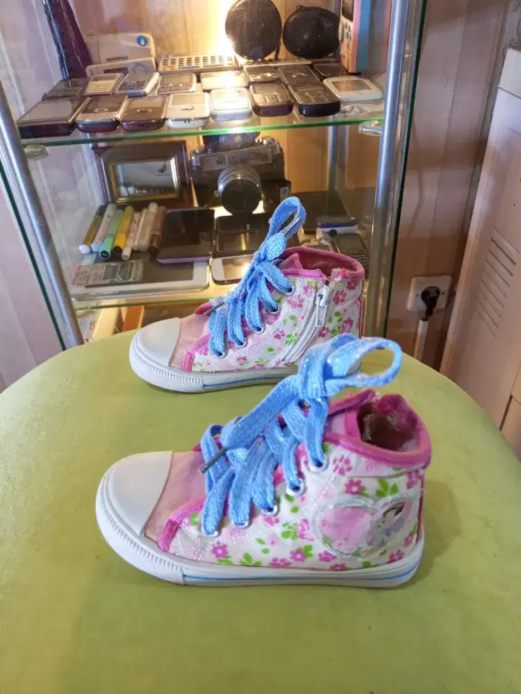 SEPATU BALITA DISNEY