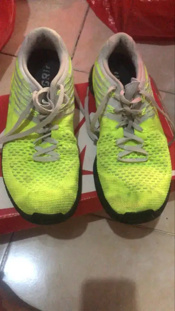 4 Sepatu basket league dan nike