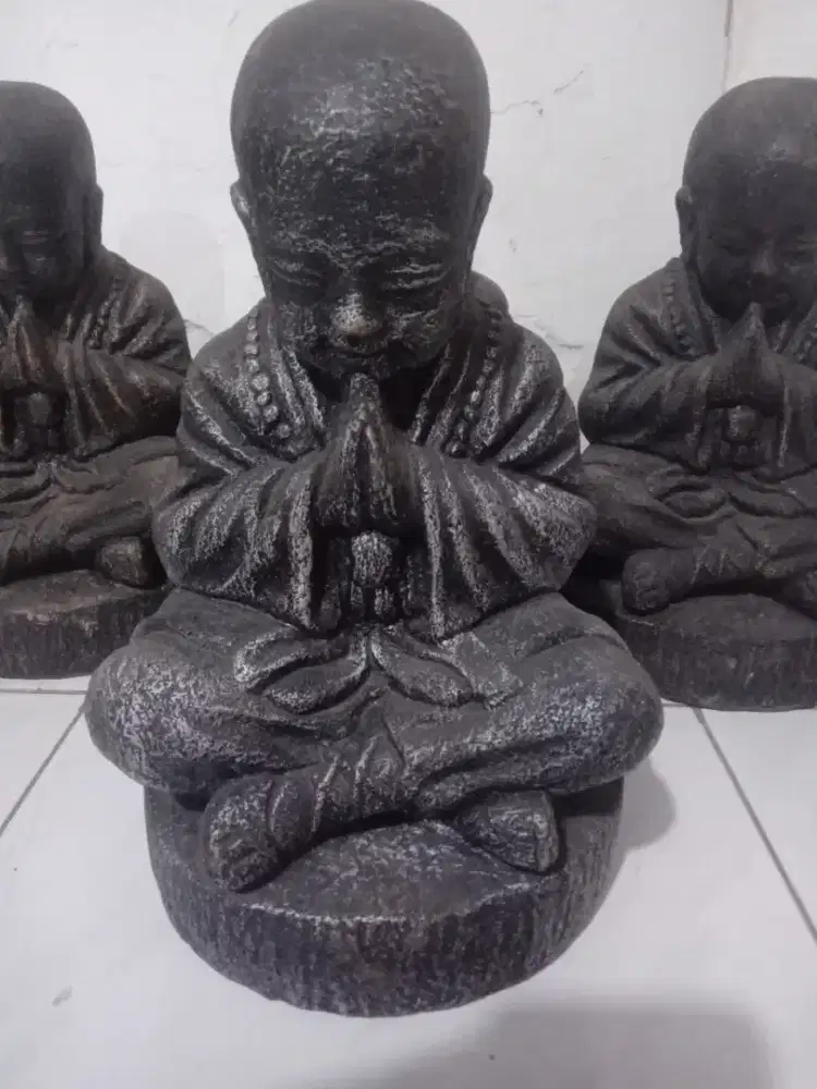 Patung budha bersila fiber ringgan