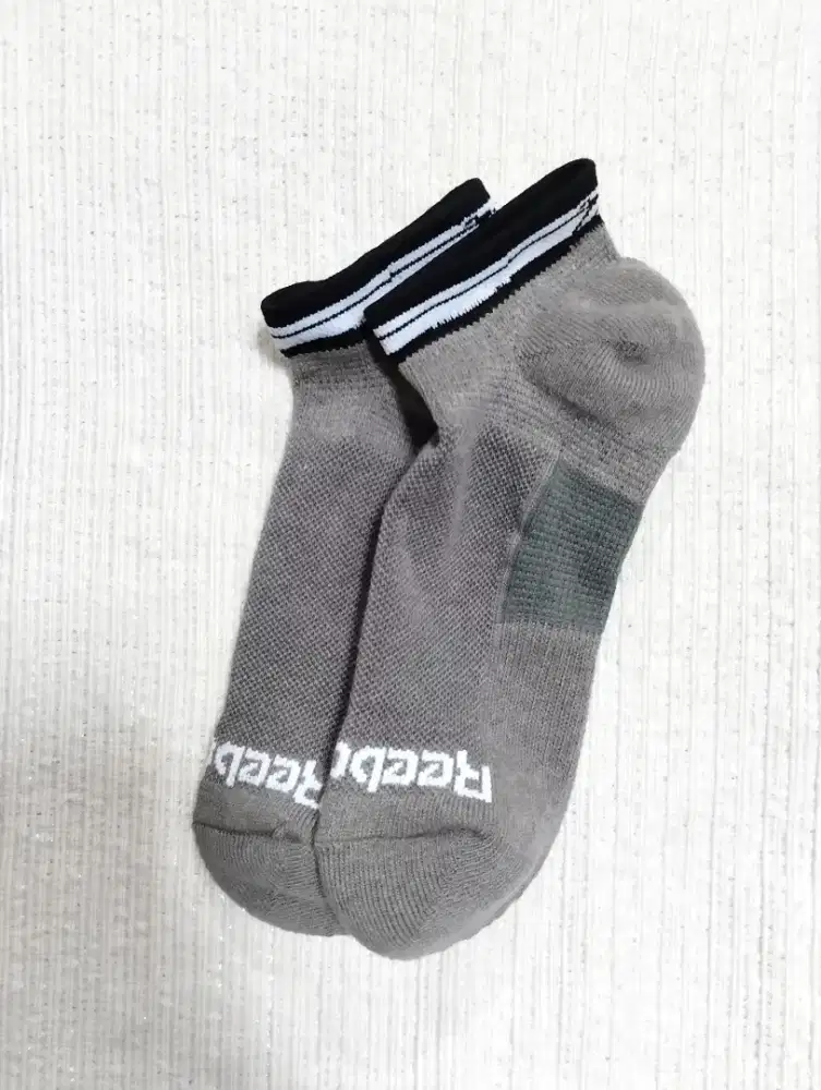 Kaos kaki abu abu Reebok ori tebal