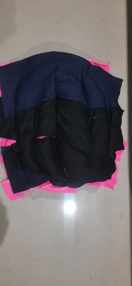 Kain majun warna hitam