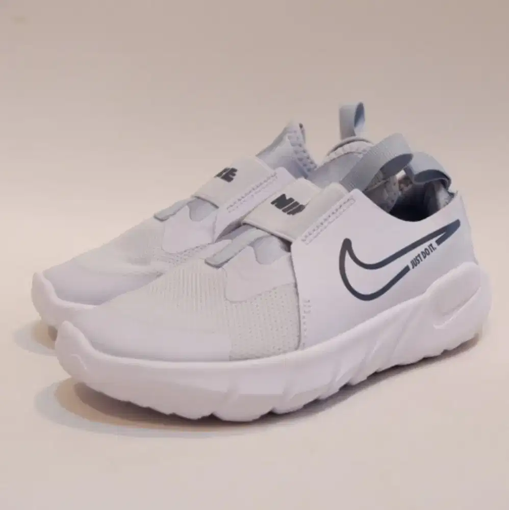 Nike kids shoes size 31