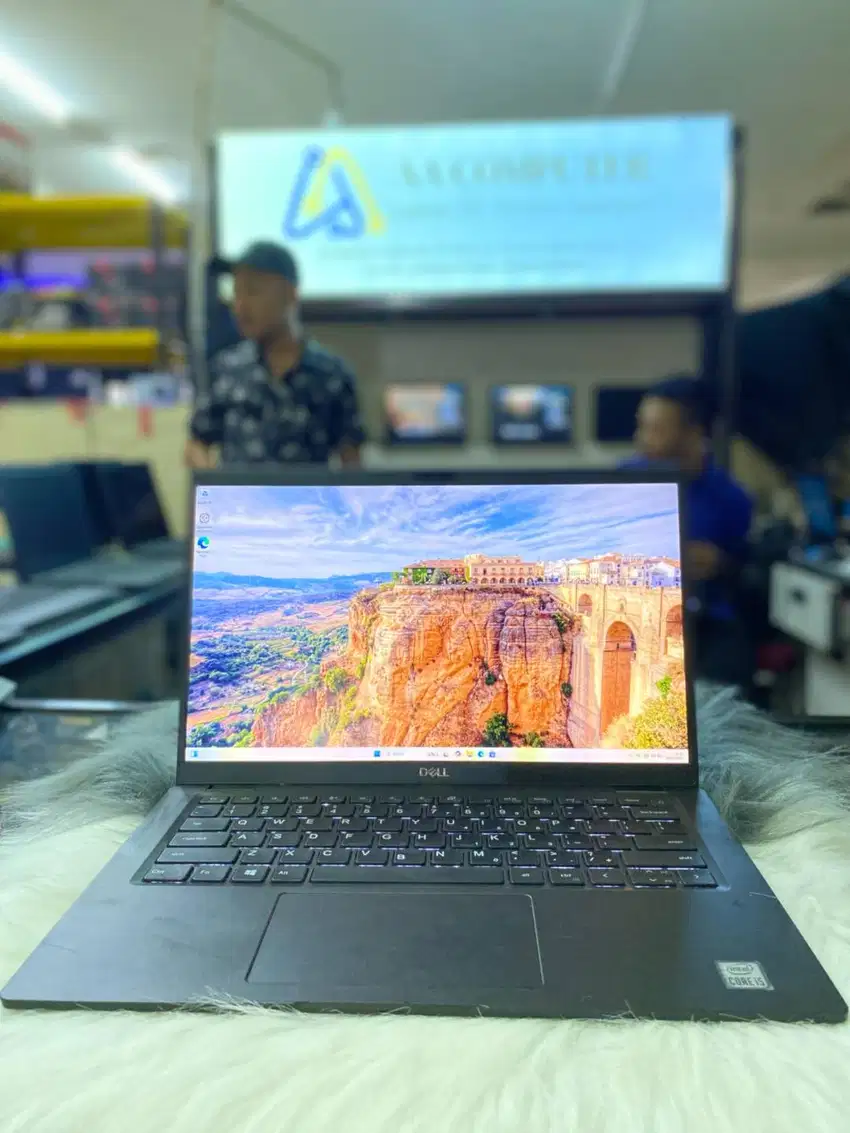 Laptop Second Dell Latitude 7410 Intel Core i5 Gen 10 Ram 8 SSD 256