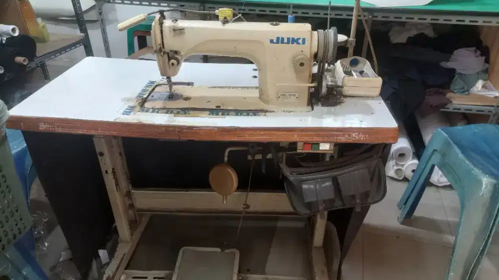 Mesin jahit Juki