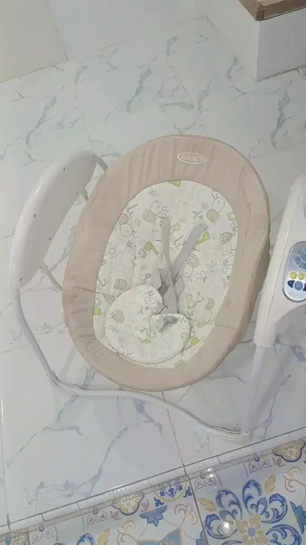 Ayunan bayi  masih bagus baru dipakai 3 bulan
