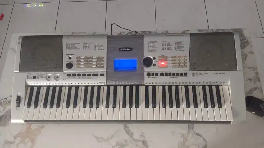 Keyboard yamaha PSR-E403 Kondisi normal dan mulus