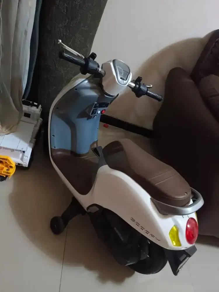 Mainan mobil motor aki anak servis di tempat baca deskripsi