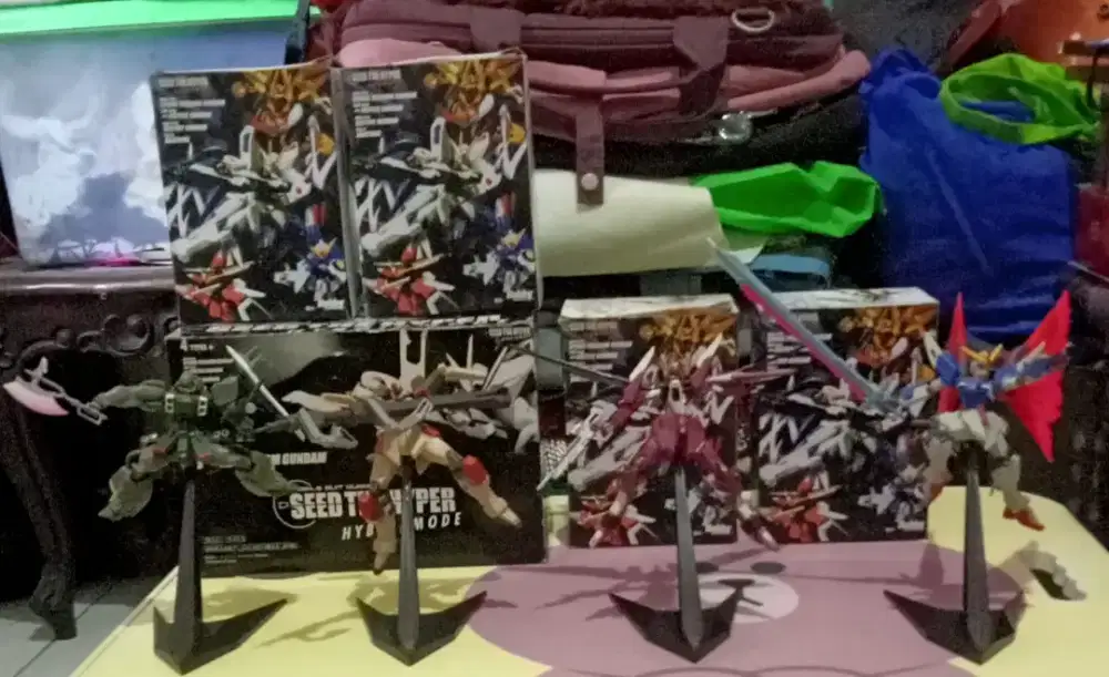 Action Figure Gundam Karet.