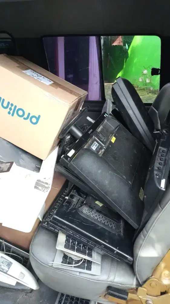 Membeli limbah komputer