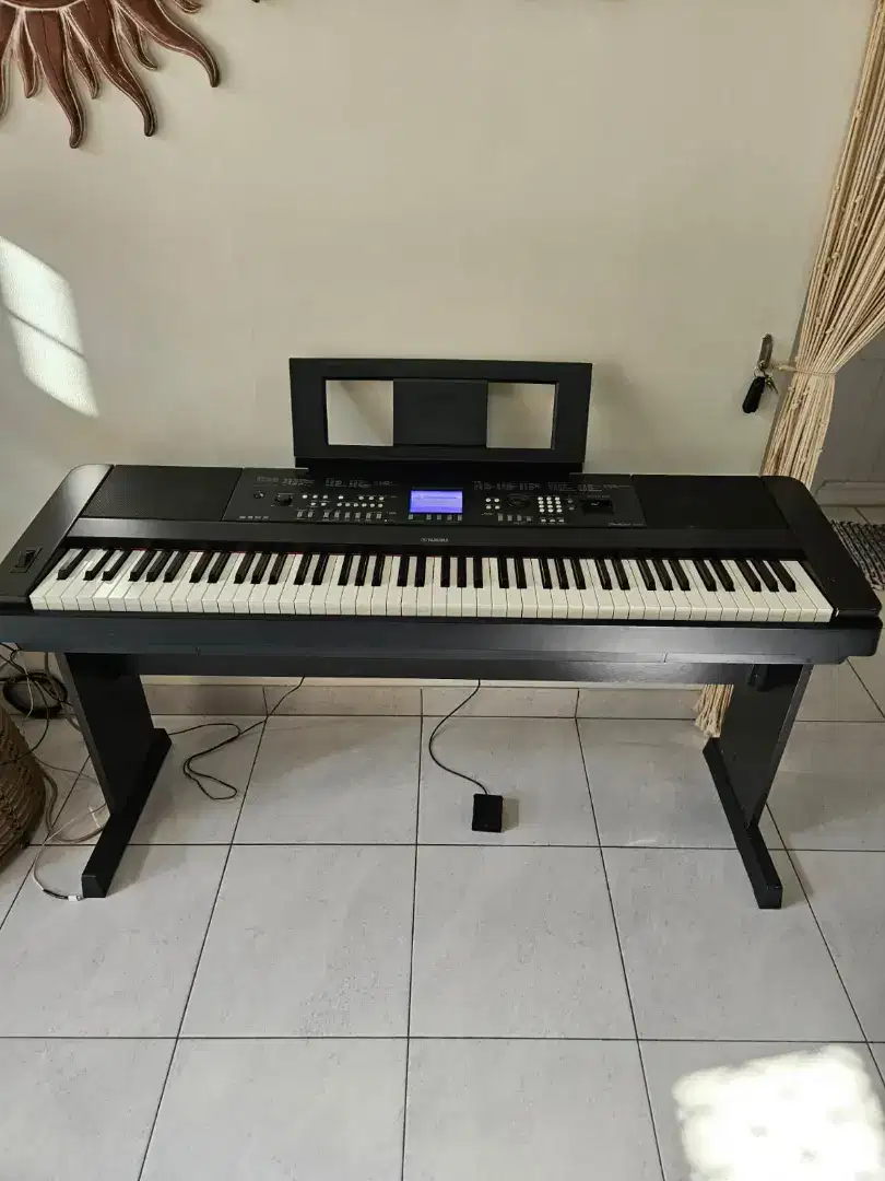 Piano Digital Portable YAMAHA DGX-650
