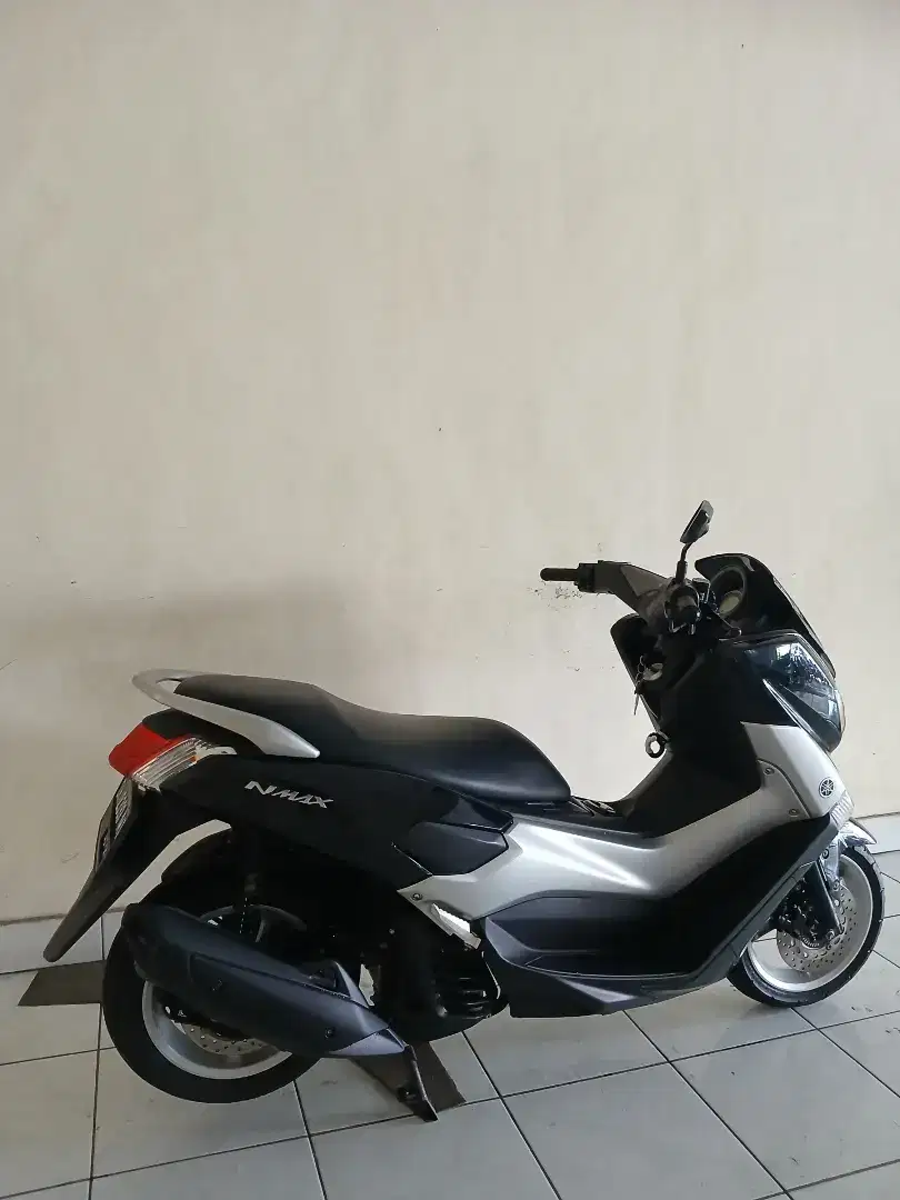 YAMAHA NMAX TAHUN 2016 PAJAK HIDUP SURAT LENGKAP MESIN NORMAL