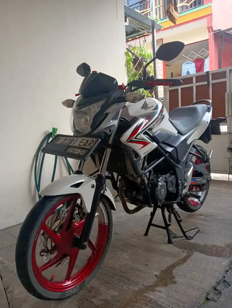CB150R 2013 putih