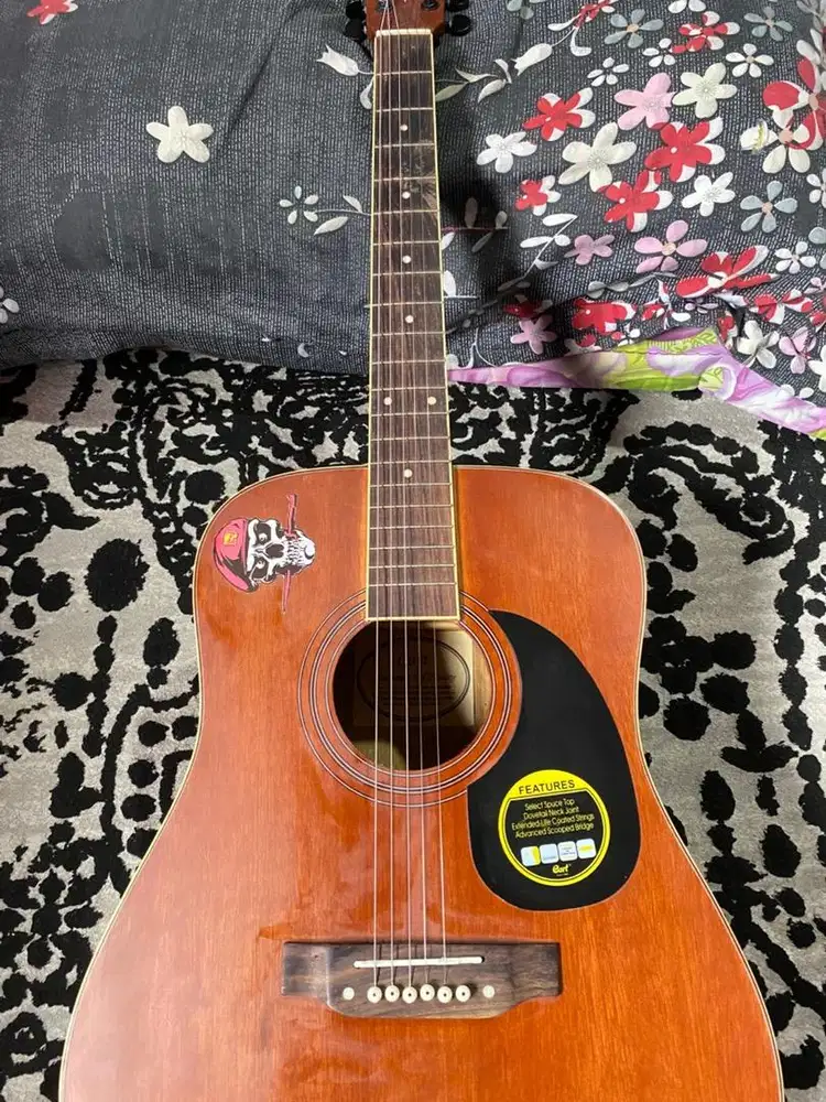 Gitar akustik cort