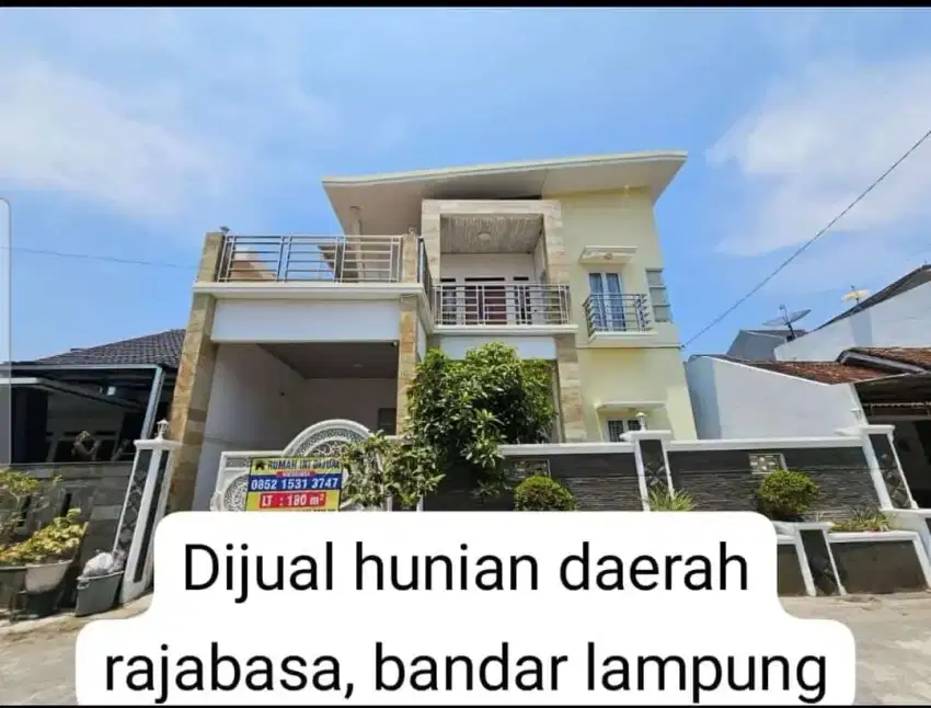 Rumah Megah dengan Lingkungan Islami