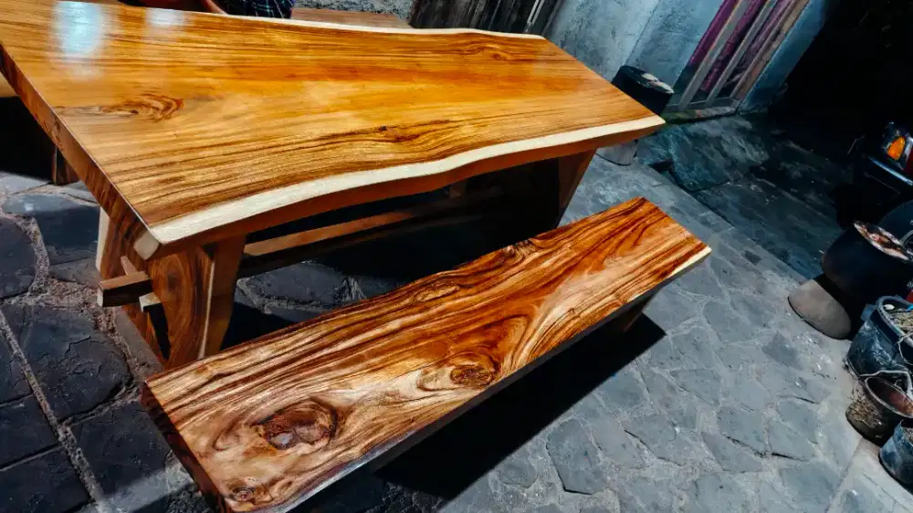 Meja solid trembesi/meja makan/meja papan lebar/mejasuar