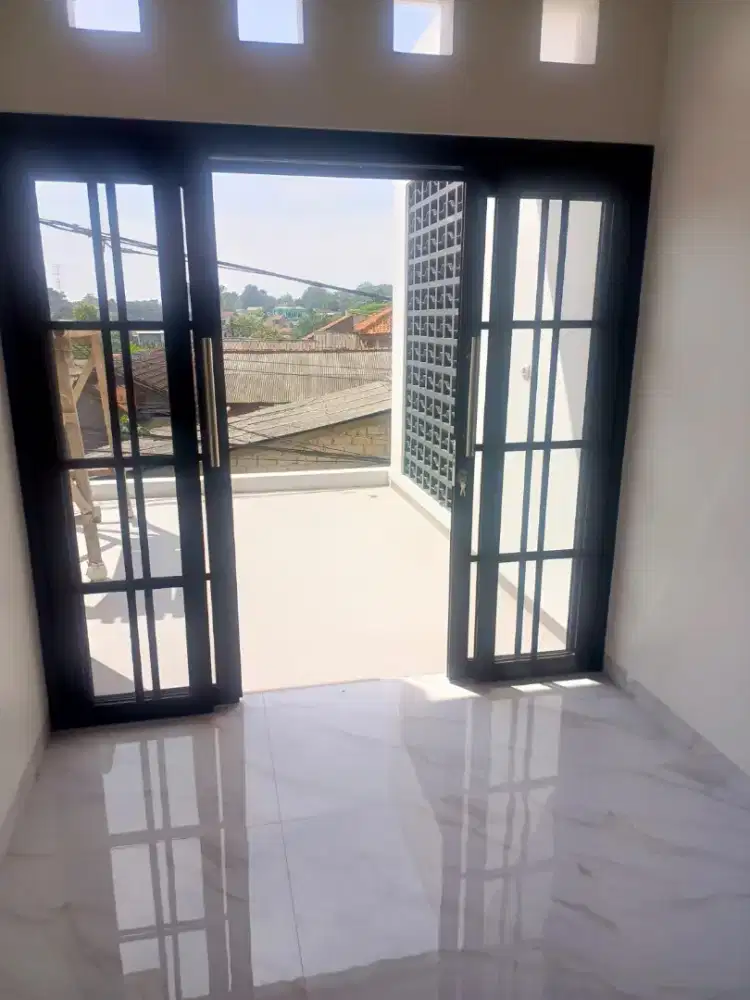 Jendela motif ornamen