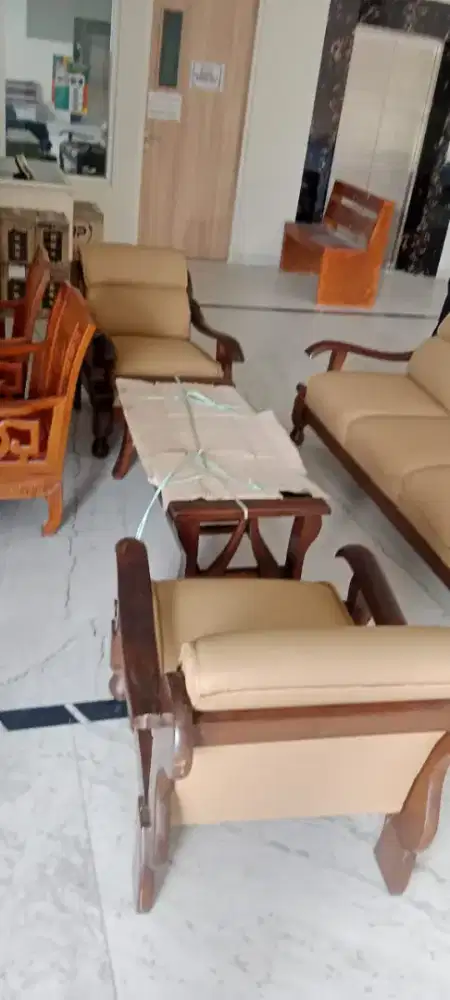 Menerima service berbagai jenis sofa & kursi makan