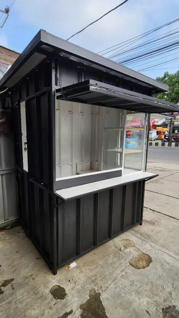 Booth Container