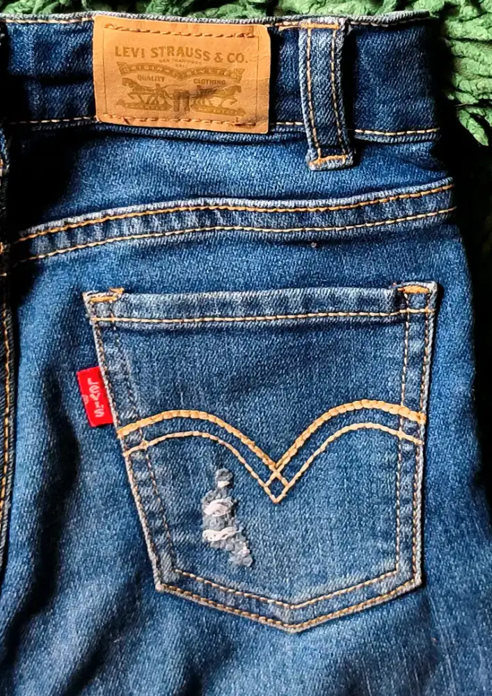 Anak LEVI'S Size 5-6 Th

100% Original