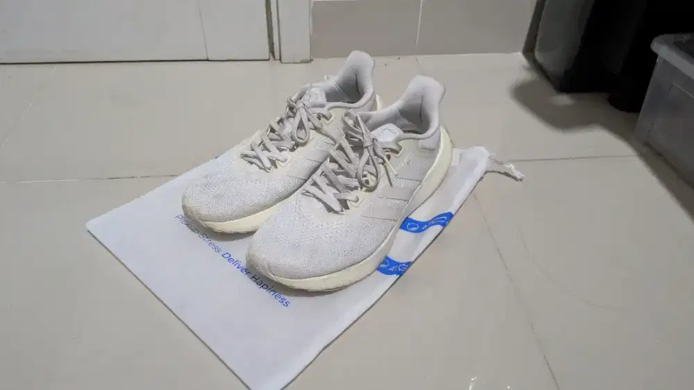 Adidas Pureboost jet  triple white preloved