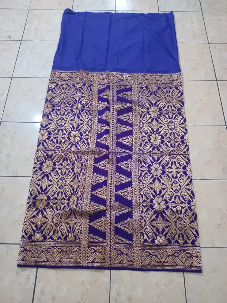Songket Bali Ungu Emas
