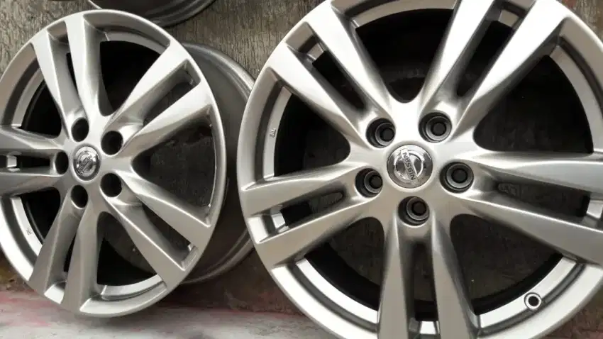 Velg Nissan ELGRAND R.18 ori