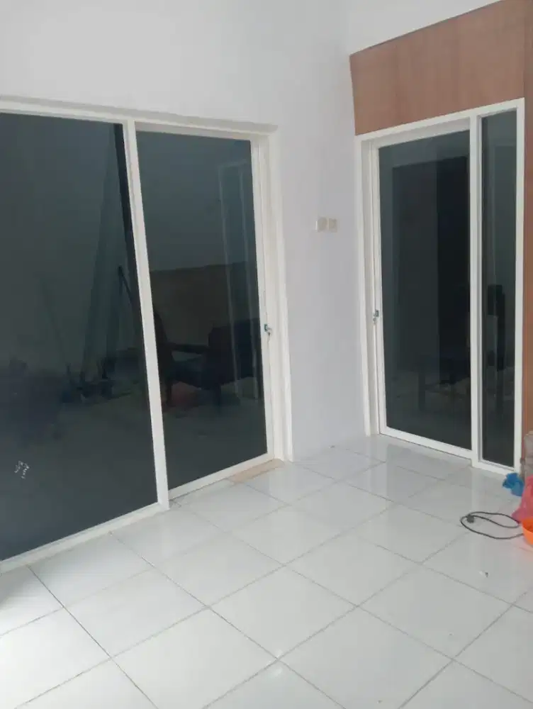 Kusen aluminium Dan kaca