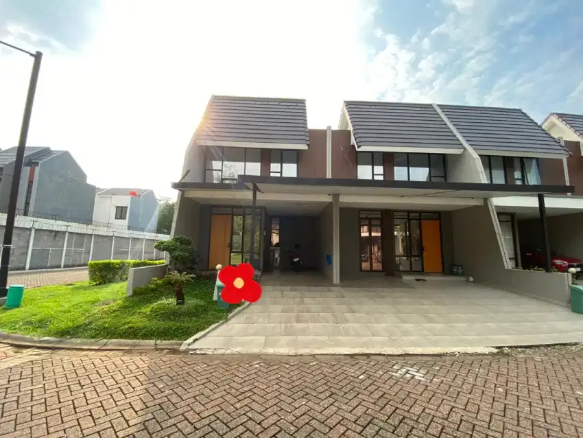Dijual  atau Take Over Rumah Bagus Lokasi Hoek Di Metland Transyogi