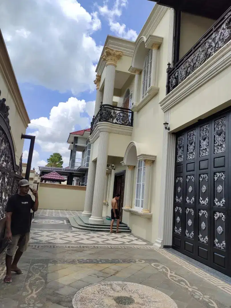 Dijual rumah mewah 2 lantai