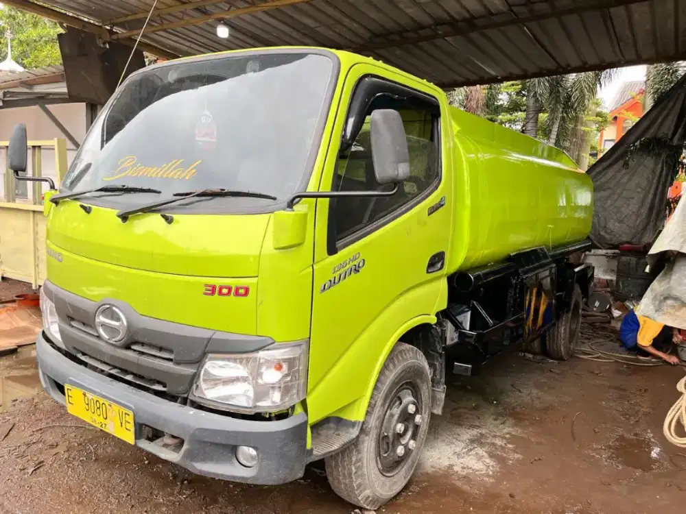 Hino dutro 136 HD tangki 8000 liter tahun 2023 km rendah