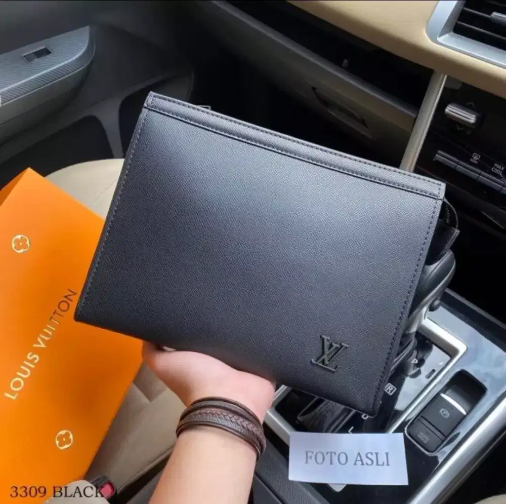 Pouch LV clutch lv men taiga leather hitam lengkap dengan box dustbag