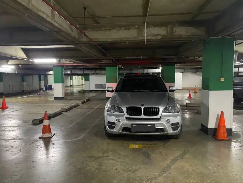BMW X5 (X Drive 3.5 i) tahun 2010