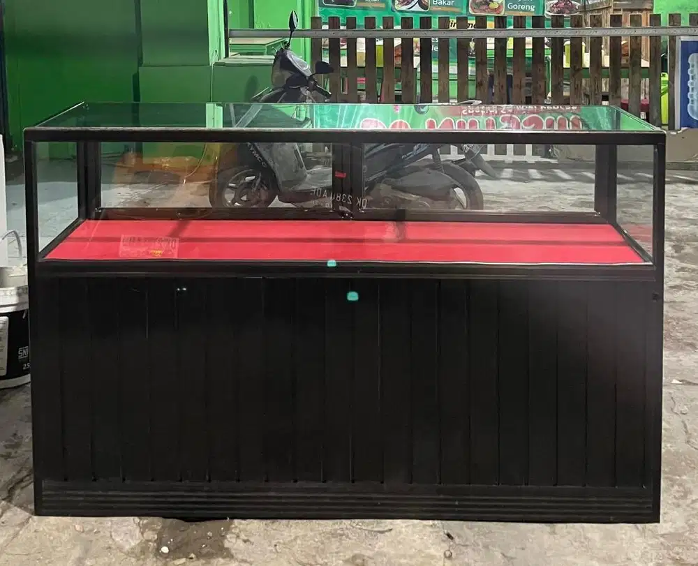 ETALASE KACA PANJANG 176 BAHAN ALUMINIUM