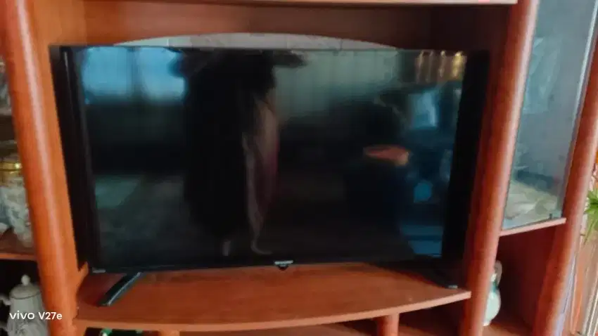Di jual TV SHARP LED 40 Inch lengkap dengan remote harga bisa nego
