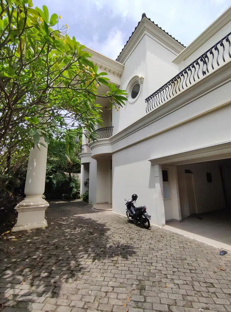 Disewakan Rumah Mewah Siap Huni Lokasi Tenang Area Kemang
