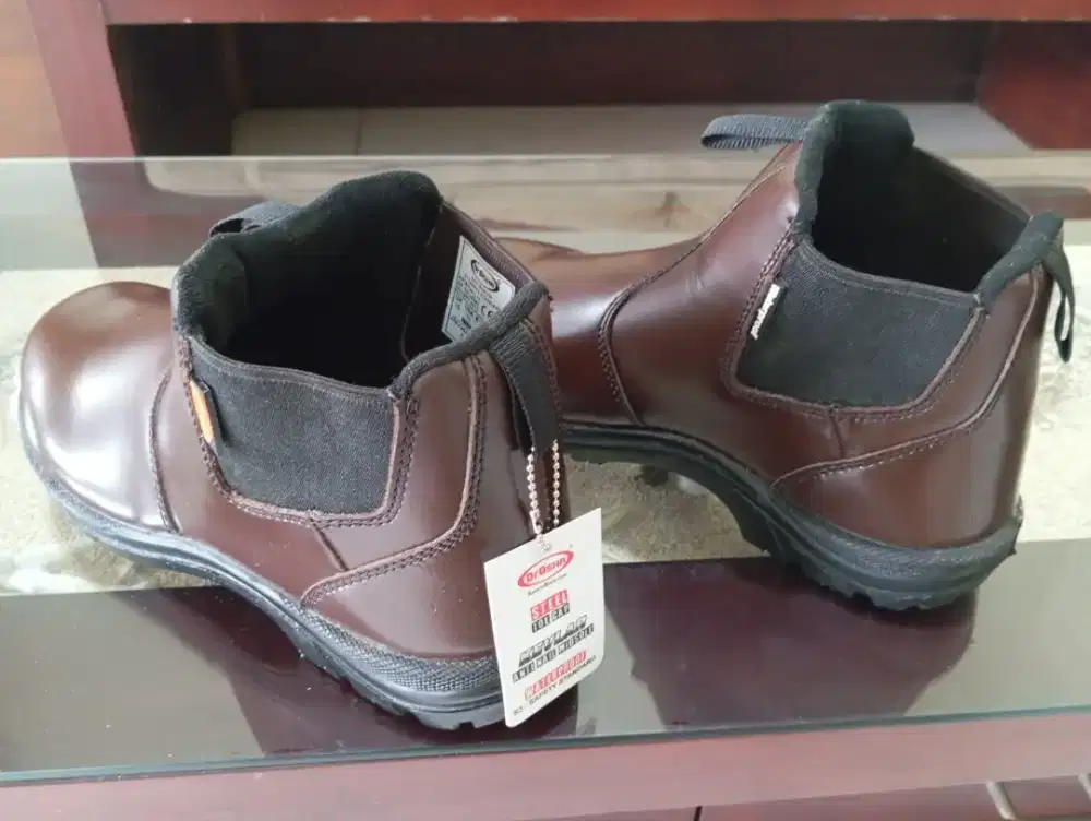 Safety shoes merk DR Osha size 44 new