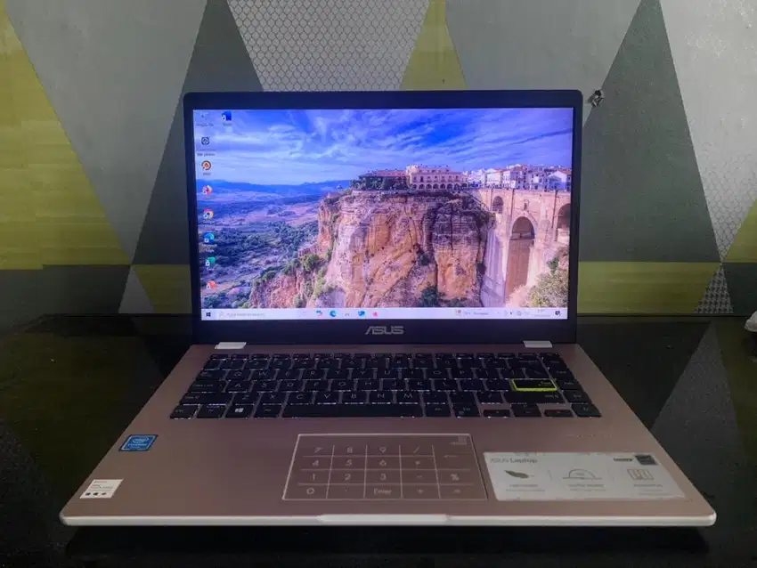 Laptop Asus E410MA
