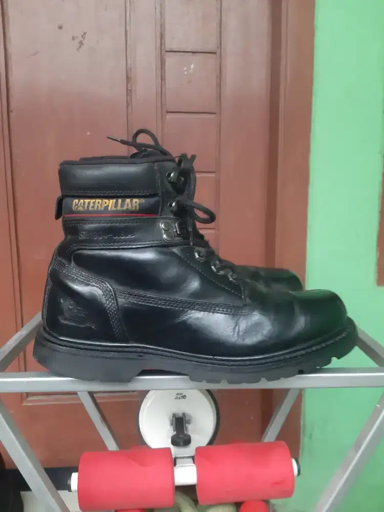 Caterpillar size 43 insol 27,5cm