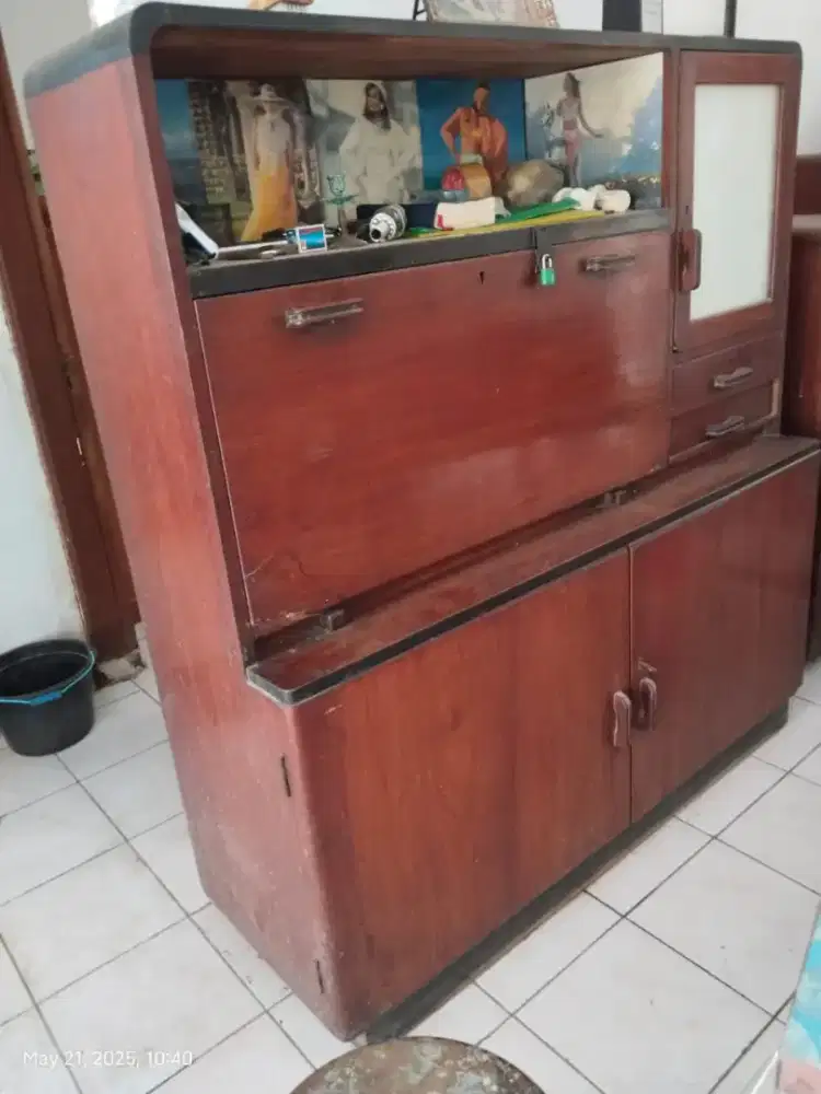 Lemari Kayu Jati Antik