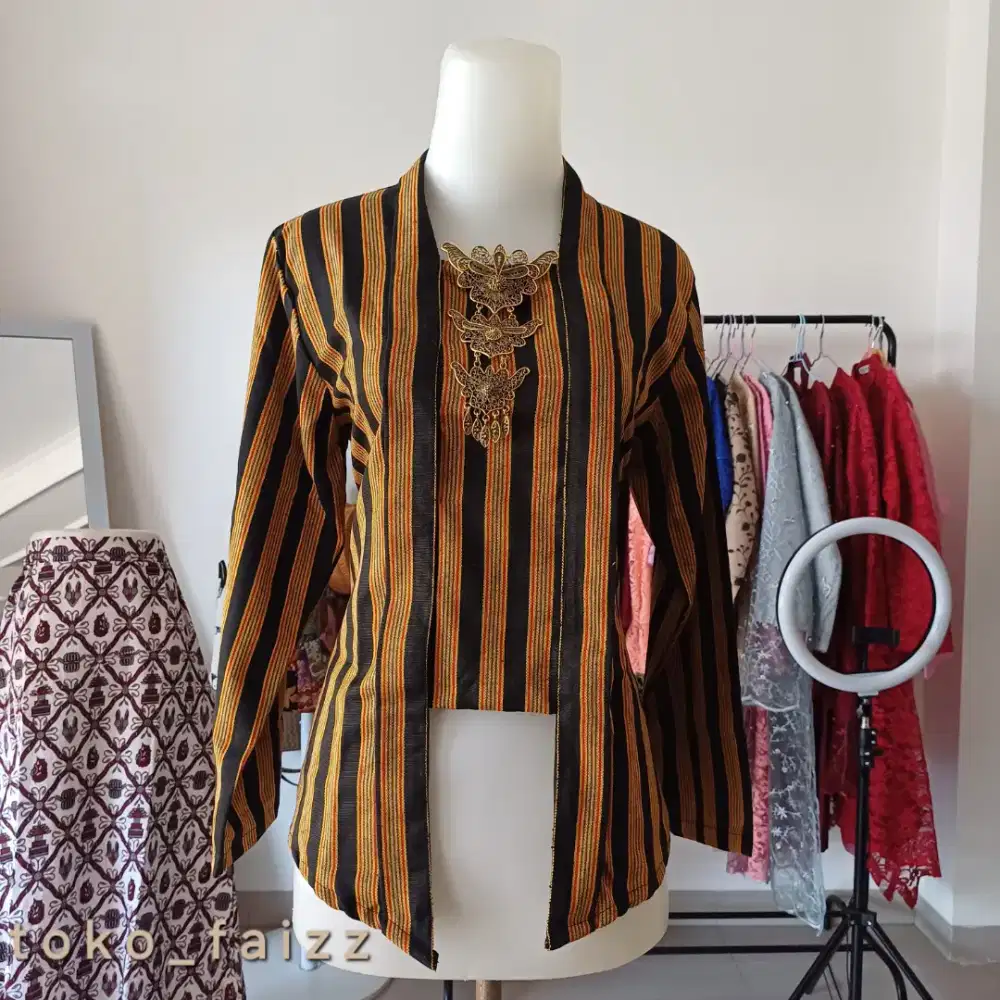 Kebaya Kutubaru Lurik